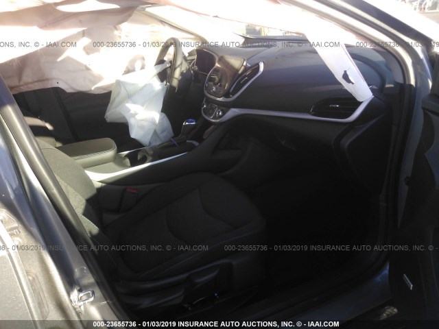 1G1RC6S51JU153824 - 2018 CHEVROLET VOLT LT GRAY photo 5