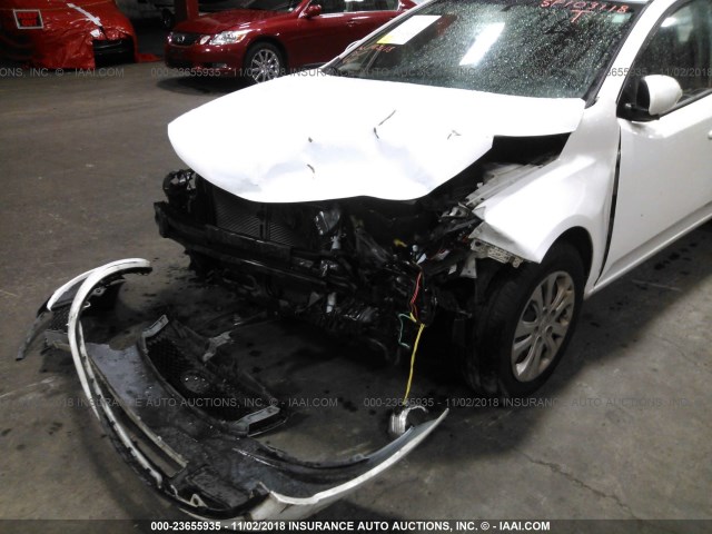 KNAFU4A22A5095586 - 2010 KIA FORTE EX WHITE photo 6