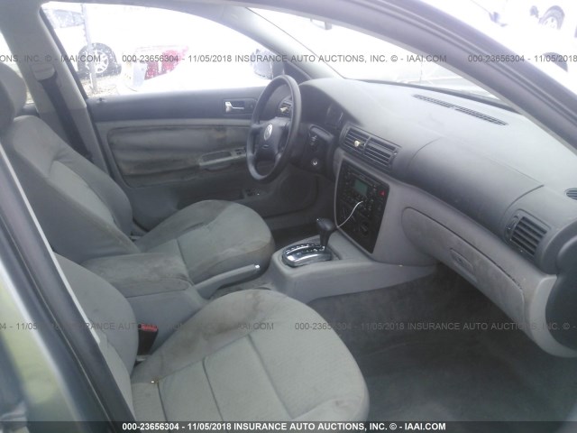 WVWPD63B64E290806 - 2004 VOLKSWAGEN PASSAT GLS GRAY photo 5