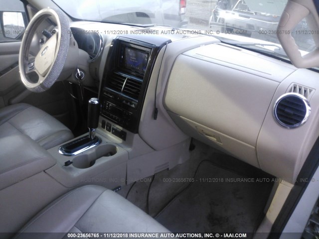 1FMEU75886ZA16528 - 2006 FORD EXPLORER LIMITED WHITE photo 5