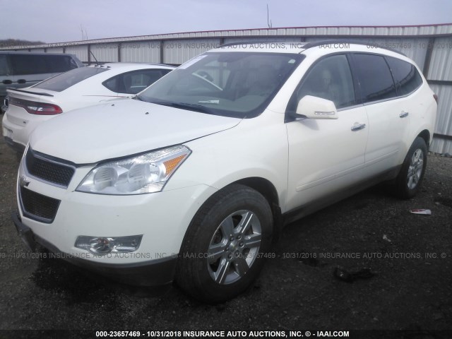 1GNKVJED3BJ371881 - 2011 CHEVROLET TRAVERSE LT WHITE photo 2