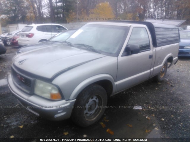 1GTCS145728138335 - 2002 GMC SONOMA GRAY photo 2