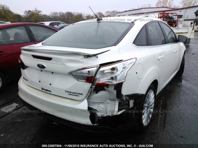 1FAHP3J29CL476451 - 2012 FORD FOCUS TITANIUM WHITE photo 4