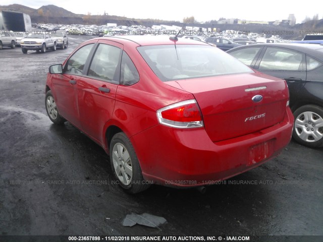 1FAHP34N38W215943 - 2008 FORD FOCUS S/SE RED photo 3