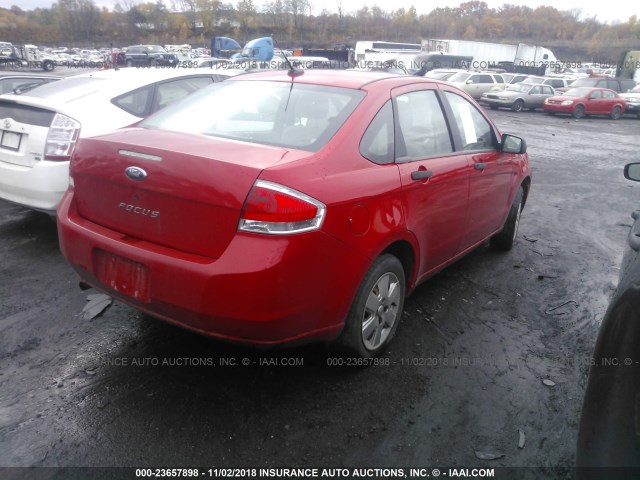 1FAHP34N38W215943 - 2008 FORD FOCUS S/SE RED photo 4