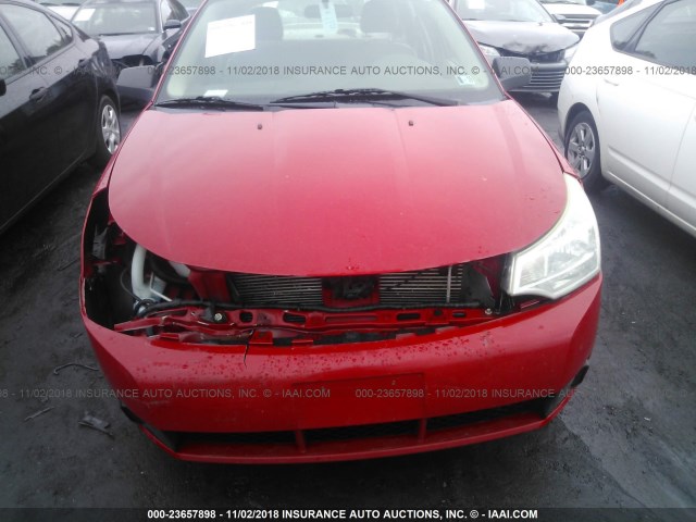 1FAHP34N38W215943 - 2008 FORD FOCUS S/SE RED photo 6