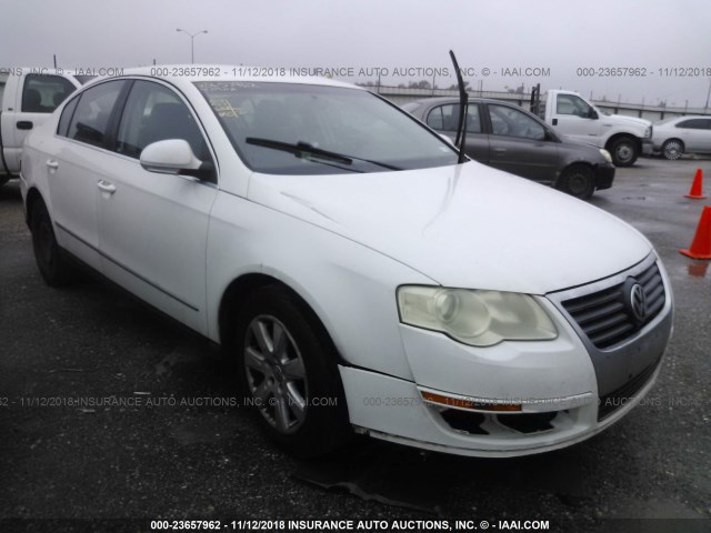 WVWJK73C58P032748 - 2008 VOLKSWAGEN PASSAT TURBO WHITE photo 1