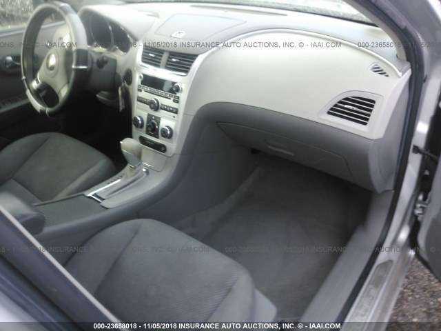 1G1ZB5EB6AF231064 - 2010 CHEVROLET MALIBU LS 银色 照片 5