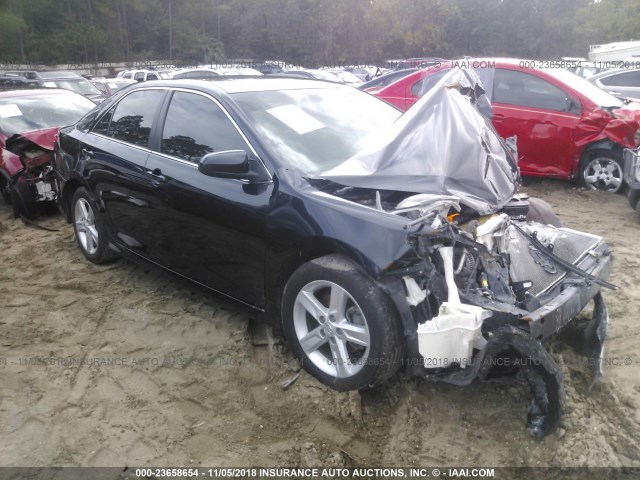 4T1BF1FK5EU303955 - 2014 TOYOTA CAMRY L/SE/LE/XLE Qara foto 1