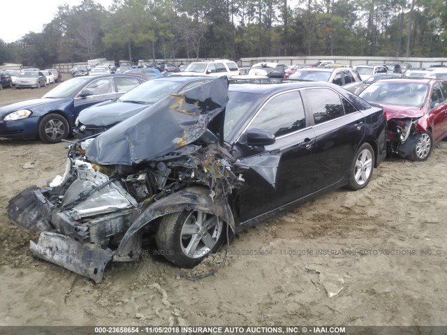 4T1BF1FK5EU303955 - 2014 TOYOTA CAMRY L/SE/LE/XLE Qara foto 2