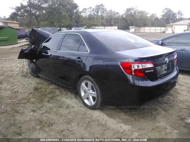 4T1BF1FK5EU303955 - 2014 TOYOTA CAMRY L/SE/LE/XLE Qara foto 3