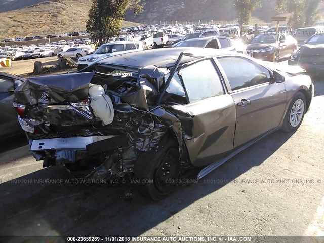 4T1BF1FK8HU713749 - 2017 TOYOTA CAMRY LE/XLE/SE/XSE GRAY photo 4