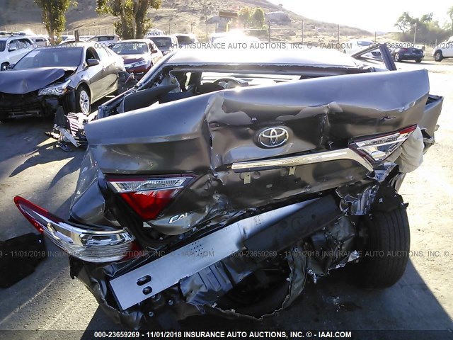 4T1BF1FK8HU713749 - 2017 TOYOTA CAMRY LE/XLE/SE/XSE GRAY photo 6