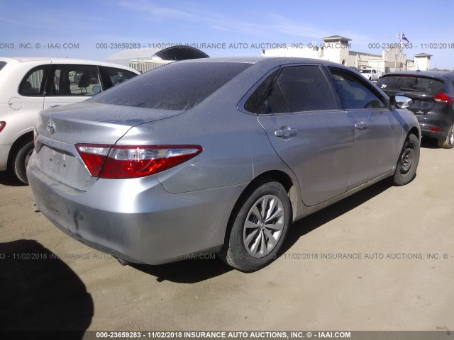 4T1BF1FK5HU721131 - 2017 TOYOTA CAMRY LE/XLE/SE/XSE SILVER photo 4