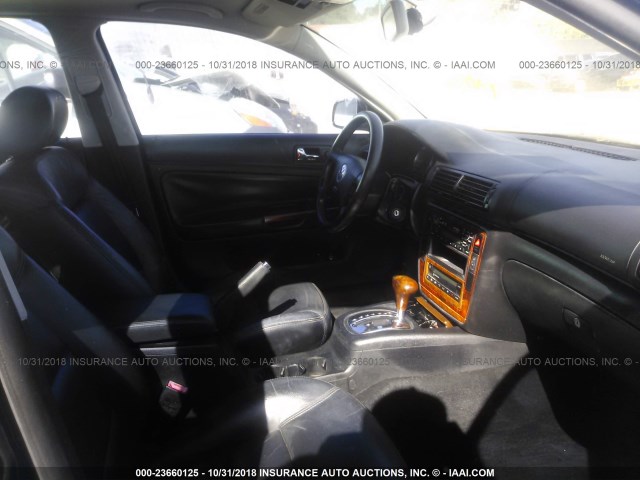 WVWRH63B91E158695 - 2001 VOLKSWAGEN PASSAT GLX 黑色 照片 5