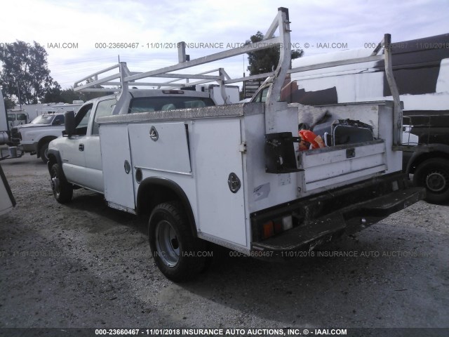 1GDJC33U76F147655 - 2006 GMC NEW SIERRA C3500 WHITE photo 3