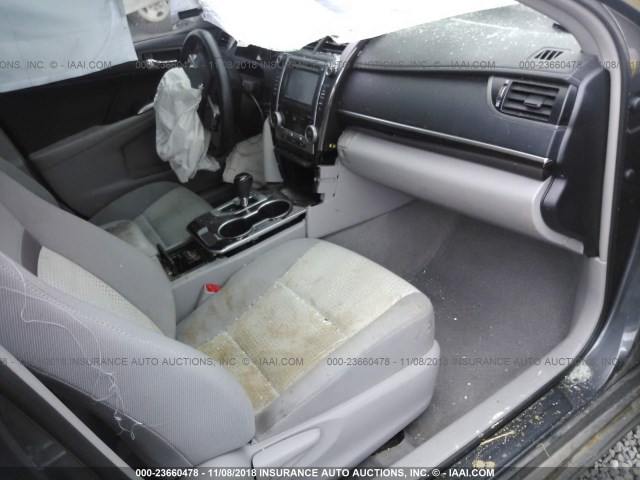 4T4BF1FK9ER416040 - 2014 TOYOTA CAMRY L/SE/LE/XLE 灰色 照片 5