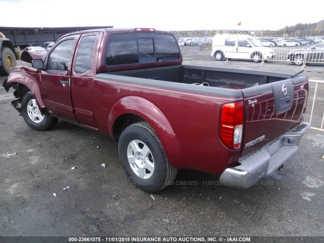 1N6AD06U36C456887 - 2006 NISSAN FRONTIER KING CAB LE/SE/OFF ROAD RED photo 3