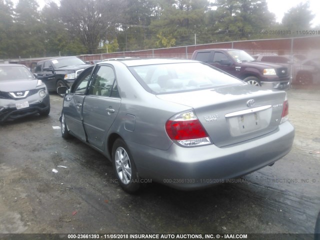 4T1BF32K96U627588 - 2006 TOYOTA CAMRY LE/XLE/SE SILVER photo 3