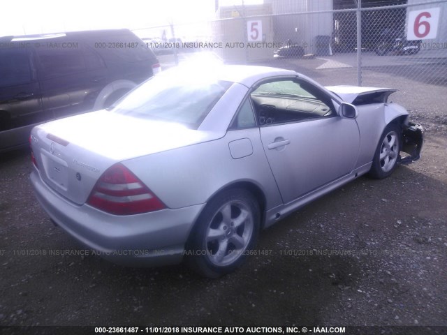 WDBKK65F52F255275 - 2002 MERCEDES-BENZ SLK 320 GRAY photo 4