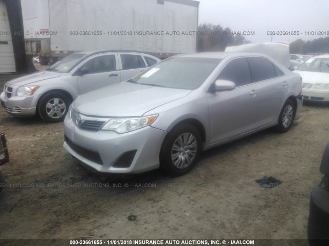 4T1BF1FK4EU858458 - 2014 TOYOTA CAMRY L/SE/LE/XLE SILVER photo 2