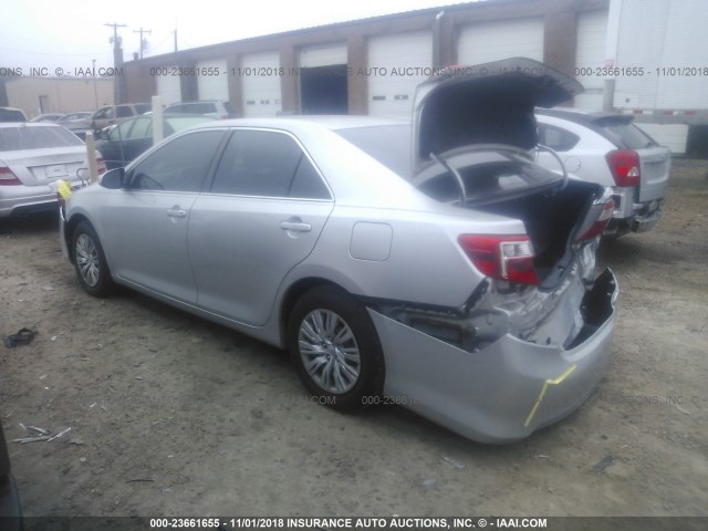 4T1BF1FK4EU858458 - 2014 TOYOTA CAMRY L/SE/LE/XLE SILVER photo 3