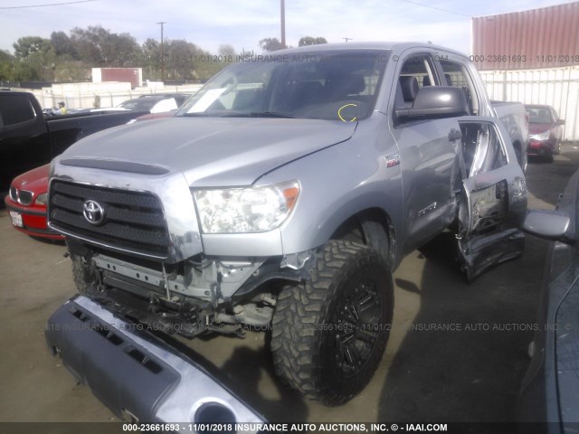 5TFDV54199X093513 - 2009 TOYOTA TUNDRA CREWMAX/CREWMAX SR5 SILVER photo 6