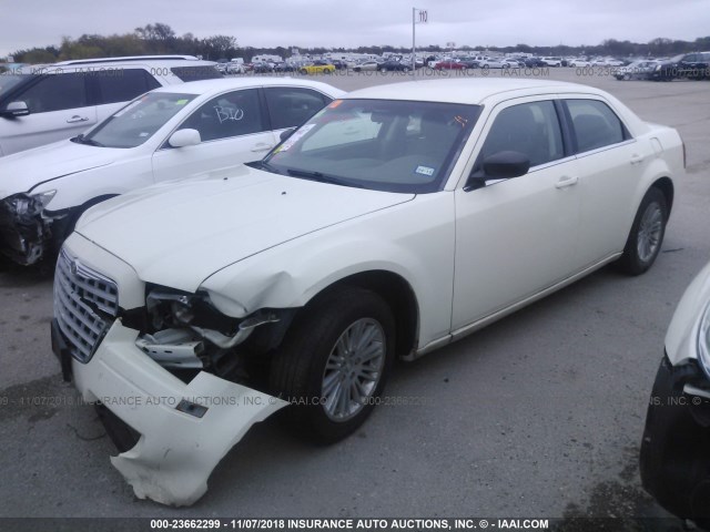 2C3KA43DX9H576056 - 2009 CHRYSLER 300 LX CREAM photo 2