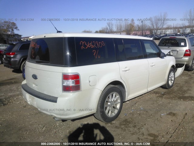 2FMGK5B89DBD22161 - 2013 FORD FLEX SE WHITE photo 4