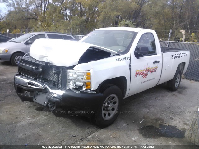 1GCNCPEX5CZ260390 - 2012 CHEVROLET SILVERADO C1500 WHITE photo 2