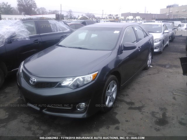 4T1BF1FK3EU382011 - 2014 TOYOTA CAMRY L/SE/LE/XLE Boz foto 2