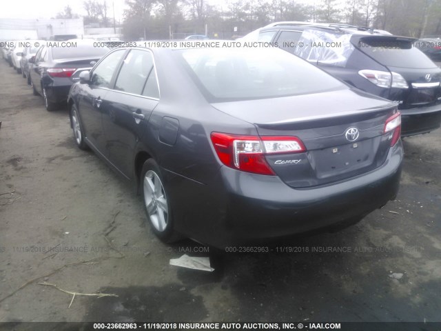 4T1BF1FK3EU382011 - 2014 TOYOTA CAMRY L/SE/LE/XLE Boz foto 3