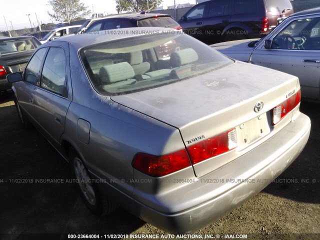 JT2BG22K9Y0445310 - 2000 TOYOTA CAMRY CE/LE/XLE TAN photo 3