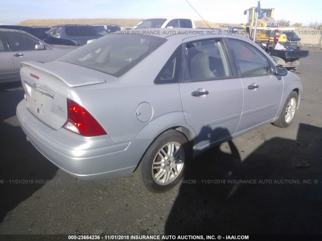 1FAHP3837YW351761 - 2000 FORD FOCUS ZTS SILVER photo 4