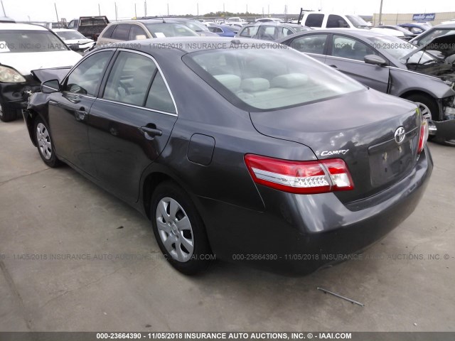 4T1BF3EK4BU123309 - 2011 TOYOTA CAMRY SE/LE/XLE GRAY photo 3