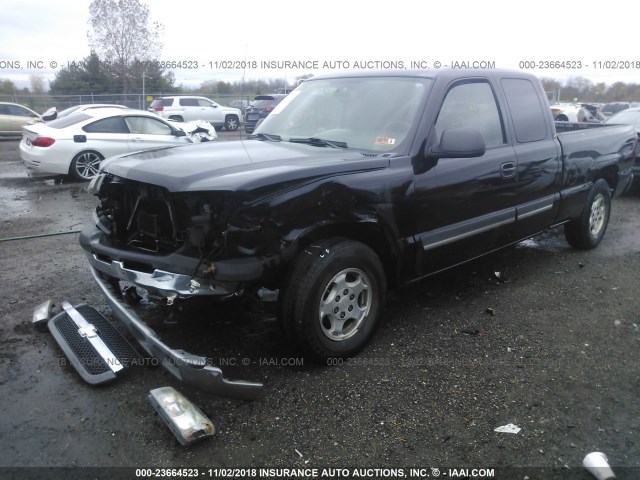 2GCEC19TX41116302 - 2004 CHEVROLET SILVERADO C1500 BLACK photo 2