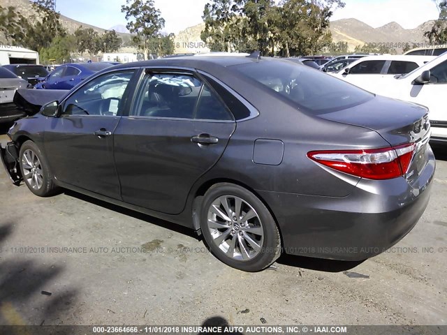 4T1BF1FK8FU950125 - 2015 TOYOTA CAMRY LE/XLE/SE/XSE GRAY photo 3