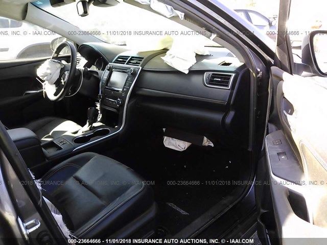 4T1BF1FK8FU950125 - 2015 TOYOTA CAMRY LE/XLE/SE/XSE GRAY photo 5