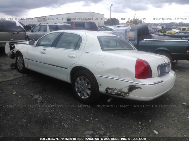 1LNHM82W65Y646347 - 2005 LINCOLN TOWN CAR SIGNATURE LIMITED WHITE photo 3