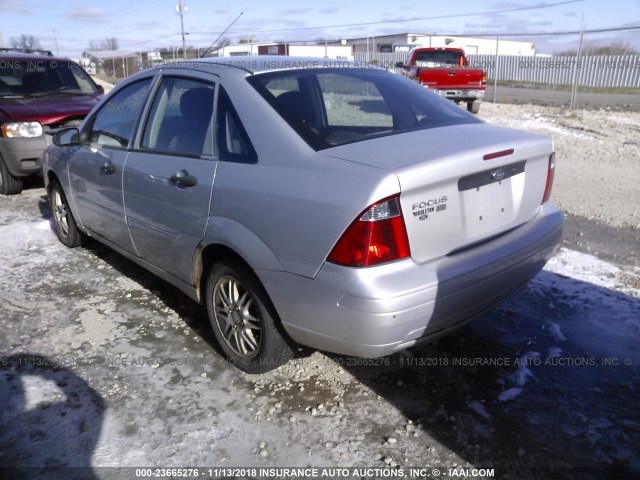 1FAFP34N37W328233 - 2007 FORD FOCUS ZX4/S/SE/SES 银色 照片 3