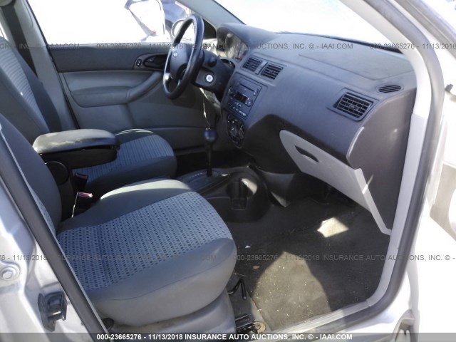 1FAFP34N37W328233 - 2007 FORD FOCUS ZX4/S/SE/SES 银色 照片 5