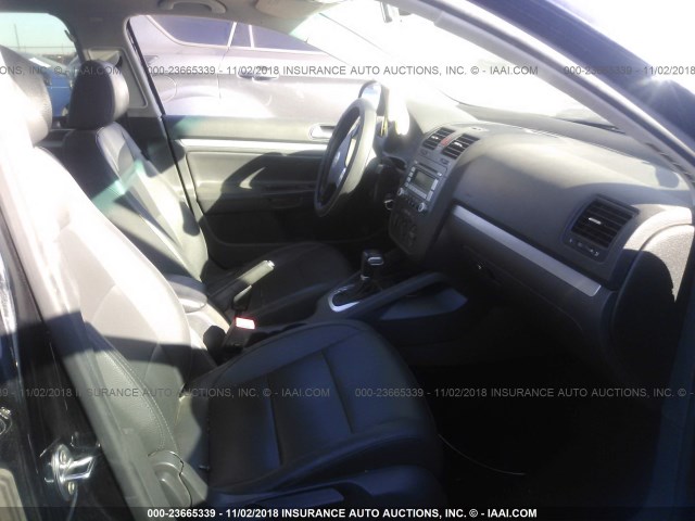 3VWRJ71K38M170002 - 2008 VOLKSWAGEN JETTA WOLFSBURG 黑色 照片 5