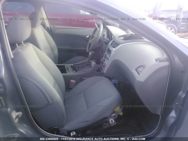 1G1ZG57B494209828 - 2009 CHEVROLET MALIBU LS ნაცრისფერი ფოტო 5