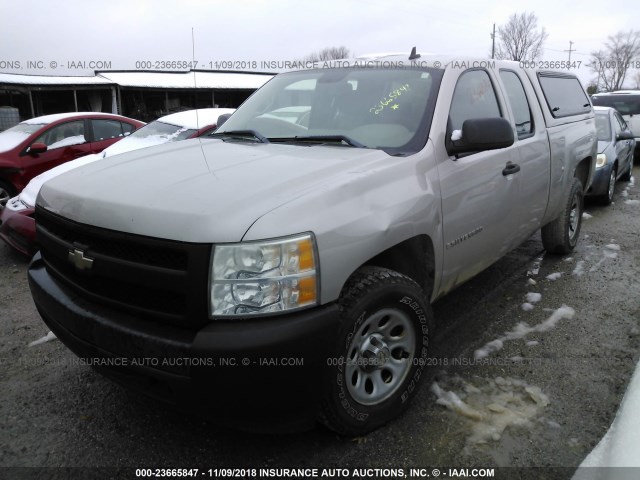 1GCEC19X07Z619979 - 2007 CHEVROLET SILVERADO C1500 CLASSIC SILVER photo 2