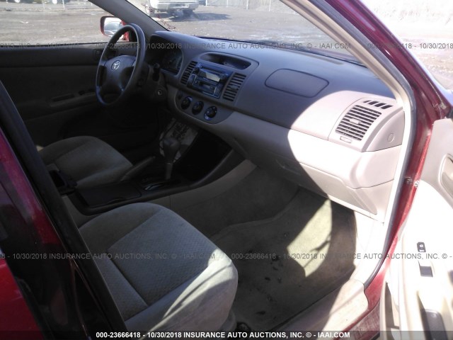 4T1BE32K92U094803 - 2002 TOYOTA CAMRY LE/XLE/SE RED photo 5