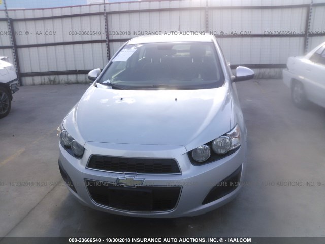 1G1JA5SH5C4155358 - 2012 CHEVROLET SONIC 银色 照片 6