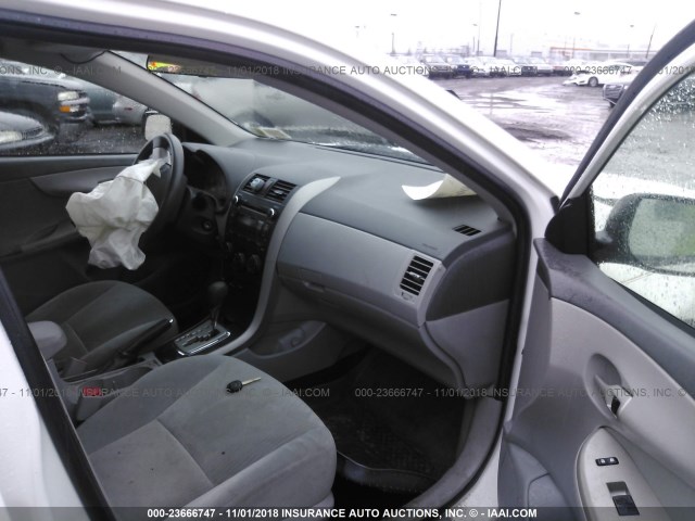 1NXBU4EE8AZ194999 - 2010 TOYOTA COROLLA S/LE/XLE WHITE photo 5