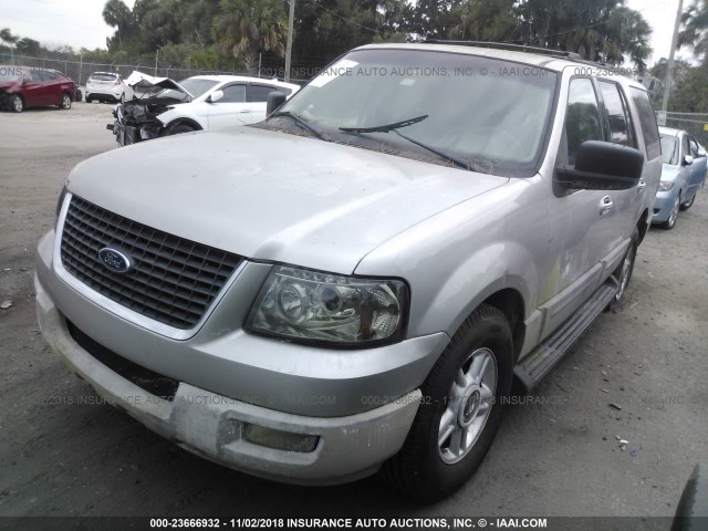 1FMRU15W73LA80913 - 2003 FORD EXPEDITION XLT SILVER photo 2