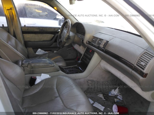 WDBGA43G1WA380897 - 1998 MERCEDES-BENZ S 420 WHITE photo 5