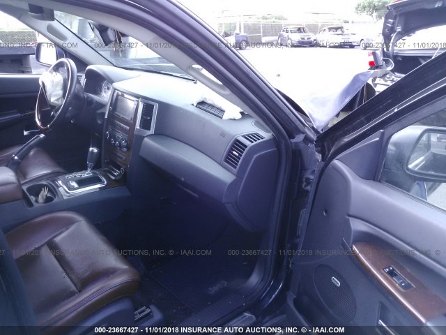 1J8HR68TX9C542401 - 2009 JEEP GRAND CHEROKEE OVERLAND BLACK photo 5